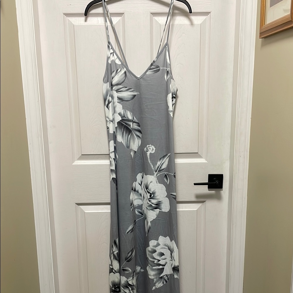 MISSLOOK | Floral | Gray/Black/White |Spaghetti Strap | Maxi Dress | Size M